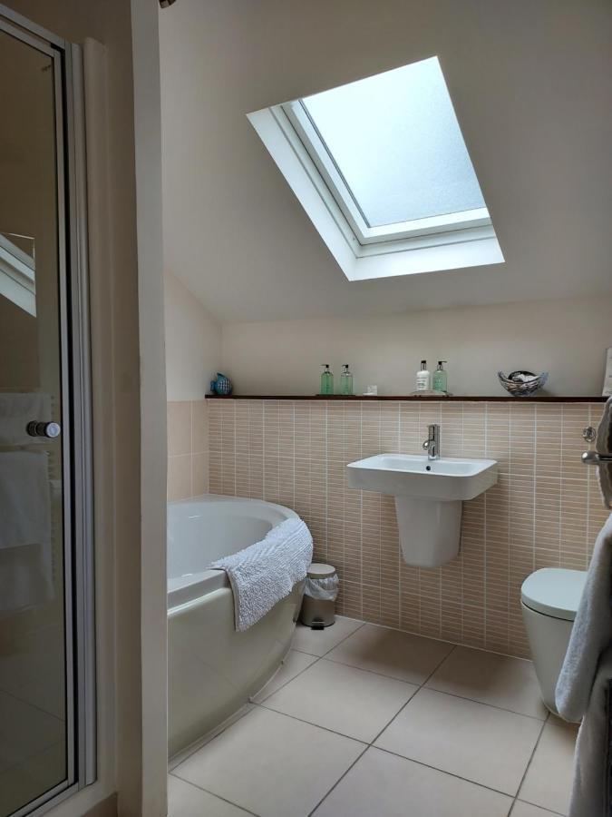 Twin Room with Private External Bathroom